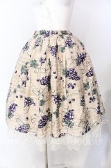 axes femme kawaii / ぶどう柄スカート M ベージュ O-25-08-26-052-AX-SK-YM-ZT052