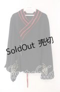 metamorphose / 【プラスサイズ】刺しゅう入り着物合わせ風ブラウス  クロ O-25-08-26-080-ME-BL-IG-OS