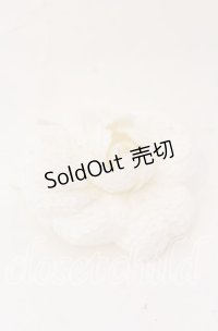 INGEBORG / スパンコール使いブローチ  シロ O-25-09-01-013-LO-AC-OW-ZT485-F004