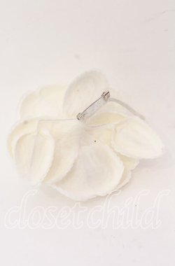 画像2: INGEBORG / スパンコール使いブローチ  シロ O-25-09-01-013-LO-AC-OW-OS