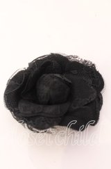 INGEBORG / レース使いフラワーブローチ  クロ O-25-09-01-005-LO-AC-OW-ZT485-F001