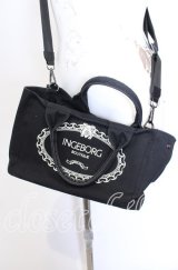 INGEBORG / ロゴプリントキャンバスバッグ  クロ O-25-09-03-003-LO-BG-IG-ZT-K020