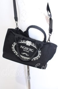 INGEBORG / ロゴプリントキャンバスバッグ  クロ O-25-09-03-003-LO-BG-IG-ZT-K020