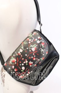 PINK HOUSE / メリーストロベリー柄ショルダーバッグ  クロ O-25-09-03-018-LO-BG-OW-ZT-K020