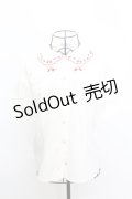axes femme POETIQUE / ストロベリー刺繍ブラウス F キナリ O-25-09-04-1017-AX-BL-OW-OS