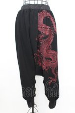 画像3: 【SALE】Qutie Frash / チャイナボタンサルエルパンツ  ブラック×レッド O-25-09-04-1002-QU-PA-OW-ZT149 (3)