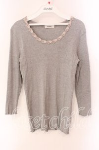 INGEBORG / 胸元ローズレーストップス 11 グレー O-25-09-04-110-LO-TO-IG-ZT011