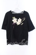 INGEBORG / カメリアプリントTシャツ 13 クロ O-25-09-04-123-LO-TS-IG-OS