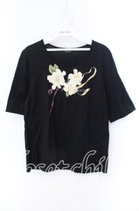 INGEBORG / カメリアプリントTシャツ 13 クロ O-25-09-04-123-LO-TS-IG-ZT081