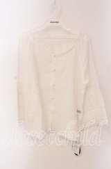 an another angelus / パンチングレース使いベルスリーブブラウス F オフホワイト O-25-09-06-077-CA-BL-OW-ZT039