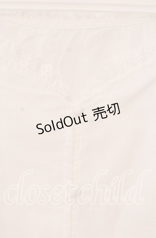 画像2: 【SALE】an another angelus / パンチングレース使いベルスリーブブラウス F オフホワイト O-25-09-06-077-CA-BL-OW-ZT039 (2)