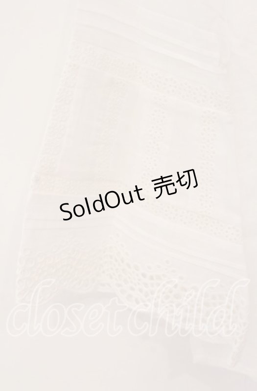画像3: 【SALE】an another angelus / パンチングレース使いベルスリーブブラウス F オフホワイト O-25-09-06-077-CA-BL-OW-ZT039 (3)