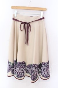 an another angelus / スミレブーケプリントサーキュラースカート F ベージュ×パープル O-25-09-08-031-CA-SK-OW-ZT007