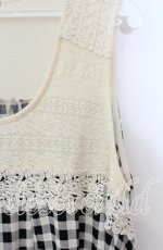 画像2: 【SALE】axes femme / フラワーモチーフ使いイレヘムチュニック  アイボリー×クロ O-25-09-09-032-AX-TO-IG-ZT035 (2)