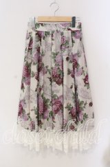axes femme / ラフィネローズ柄タックスカート  アイボリー×ラベンダー O-25-09-09-050-AX-SK-IG-ZT214