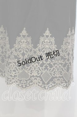 画像2: axes femme POETIQUE / トランプ刺繍ピナフォアワンピース  クロ O-25-09-11-059-AX-OP-IG-OS