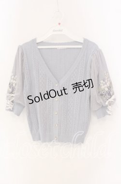 画像1: axes femme / すずらん刺繍半袖ニットカーディガン  サックス O-25-09-11-073-AX-TO-IG-OS