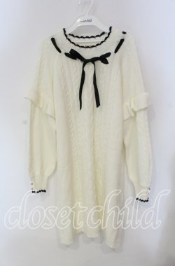 画像1: axes femme / リボン付き袖フリルニットワンピース  シロ O-25-09-11-080-AX-OP-IG-OS