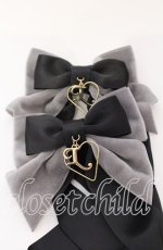 画像2: 【SALE】LOTUS ribbon / ツインリボンバレッタ  クロ×グレーベロア×ロゴモチーフ O-25-09-12-069-EL-AC-OW-ZT485-F001 (2)