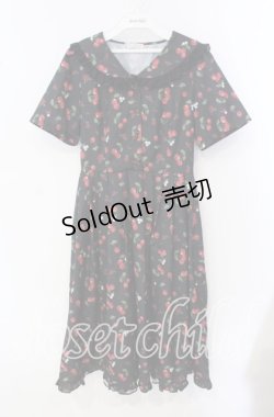 画像1: axes femme / チェリーローズ柄セーラーワンピース F クロ×アカ O-25-09-16-046-AX-OP-OW-OS