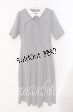 画像1: axes femme / 襟付カットワークプリーツワンピース F グレー O-25-09-16-016-AX-OP-OW-OS