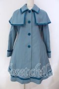 Jane Marple / ベルベットトリミングのケープコート  公式色展開：ブルーグレー O-25-09-18-002-JM-CO-IG-OS
