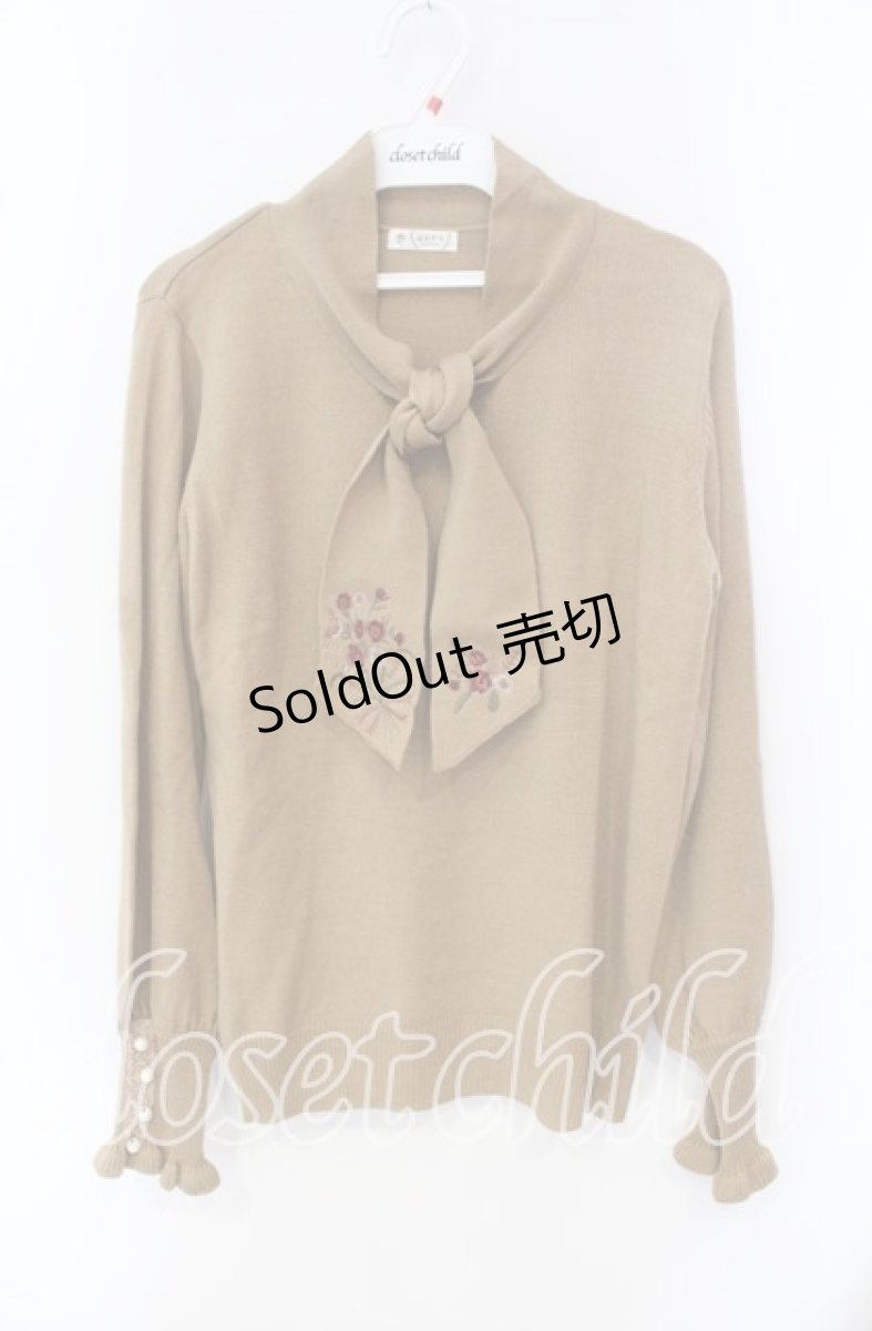 画像1: 【SALE】axes femme / フラワー刺繍ボウタイニット M ブラウン O-25-09-18-016-AX-TO-OW-ZT061 (1)