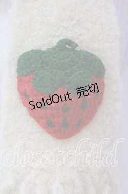 画像2: Emily Temple cute / いちごモチーフ付きマフラー  アイボリー×アカ O-25-09-22-026-ET-ZA-OW-ZT169