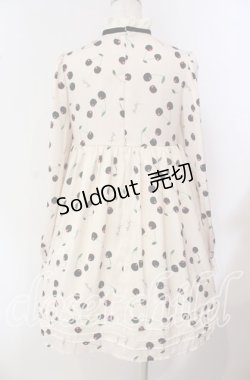画像4: himitsu by syrup.(RoseMarie seoir) / チェリー柄ワンピース  ベージュ O-25-09-22-005-LO-OP-OW-OS