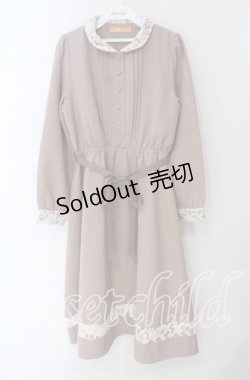 画像1: Fi.n.t / レース使い丸衿ワンピース  ピンクベージュ O-25-09-22-072-CA-OP-IG-OS