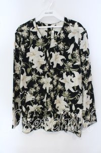 INGEBORG / 百合柄ピンタック使いブラウス  クロ O-25-09-23-052-LO-BL-OW-ZI