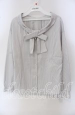 画像1: 【SALE】F&A / ボウタイオフショルブラウス  オフ×グレーストライプ O-25-09-23-007-LO-BL-IG-ZT361 (1)