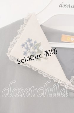 画像2: Fi.n.t / ミニブーケ刺繍クレリック衿ワンピース F グレー O-25-09-25-041-CA-OP-OW-OS