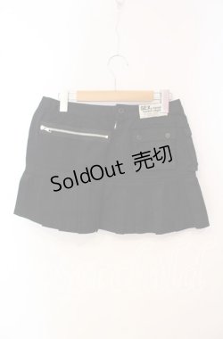 画像2: SEXY DYNAMITE LONDON / ジップ配色裾プリーツスカート  ブラック O-25-09-25-014-PU-SK-IG-OS