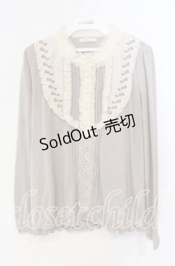 画像1: axes femme / 刺繍使いブラウス風プルオーバー M グレージュ O-25-09-25-018-AX-TO-OW-OS