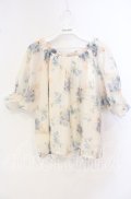 Fi.n.t / 花柄シャーリングブラウス  アイボリー O-25-09-25-032-CA-TO-OW-ZT1002J
