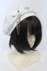DimMoire / ロゴ刺繍スウェードベレー帽  ホワイト O-25-09-26-008-PU-AC-OW-ZT511