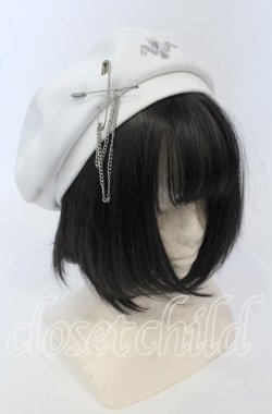 画像1: DimMoire / ロゴ刺繍スウェードベレー帽  ホワイト O-25-09-26-008-PU-AC-OW-OS