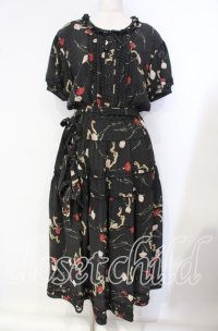 KANEKO ISAO / カーネーションドット柄ワンピース  クロ O-25-09-27-008-EL-OP-OW-ZT279