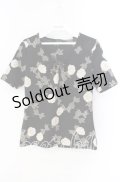 【SALE】INGEBORG / カメリアリボン柄Tシャツ S クロ O-25-09-27-085-LO-TO-OW-ZT057