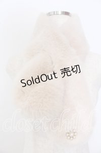 axes femme / ブローチ付きファーティペット  ベージュ O-25-09-30-1084-AX-ZA-OW-ZT433