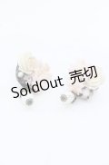 hanakabeads / 白薔薇と桜のアレンジメントピアス  ピンク×シロ O-25-09-30-1035-LO-AC-OW-OS