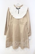 E hyphen world gallery / サテンフリルハイネックワンピース  ベージュ O-25-10-04-066-LO-OP-OW-OS