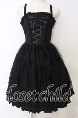 Moi-meme-Moitie / 十字架フロッキー編み上げジャンパースカート  ブラック×ブラック O-25-10-10-055-MO-OP-IG-OS