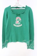 PEACE NOW / フリルネックプリントカットソー  グリーン O-25-10-11-051-PU-TO-IG-OS