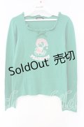 【SALE】PEACE NOW / フリルネックプリントカットソー  グリーン O-25-10-11-051-PU-TO-IG-ZT238