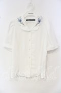 an another angelus / アイリス刺繍開衿ブラウス  シロ O-25-10-11-053-CA-BL-IG-OS
