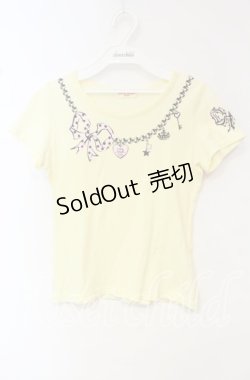 画像1: Emily Temple cute / ネックレスプリントTシャツ  イエロー O-25-10-18-035-ET-TS-IG-OS
