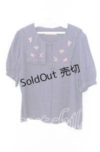 Fi.n.t / クランベリー刺繍スクエア衿ブラウス F ネイビー O-25-10-20-030-CA-BL-OW-ZT127