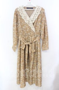 an another angelus / レース衿カシュクール花柄ワンピース F ベージュ O-25-10-20-054-CA-OP-OW-ZT141